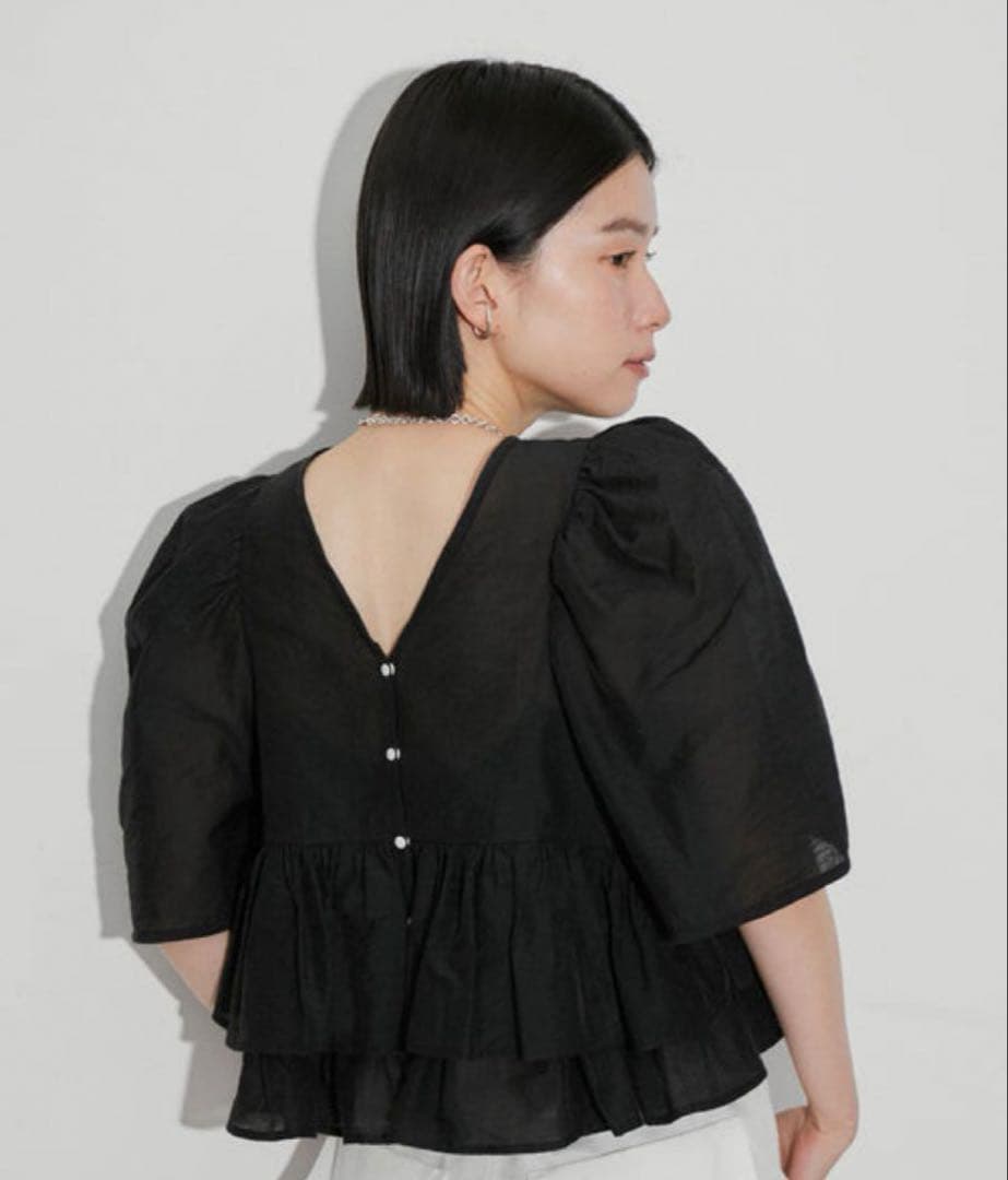 美品ADAM ET ROPÉ コットンギャザーフリル2WAYブラウス