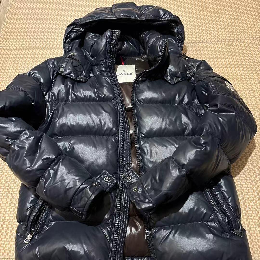 モンクレールブラックのフード付きダウンジャケット