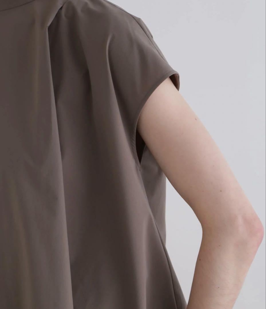 LE PHIL(2025年製) SOLOTEXノースリーブブラウス