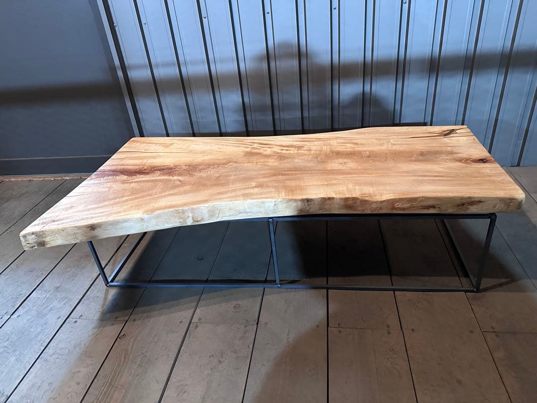 【送料無料】栃　トチ　一枚板テーブル　店舗什器　ローテーブル　アイアン脚　一点物