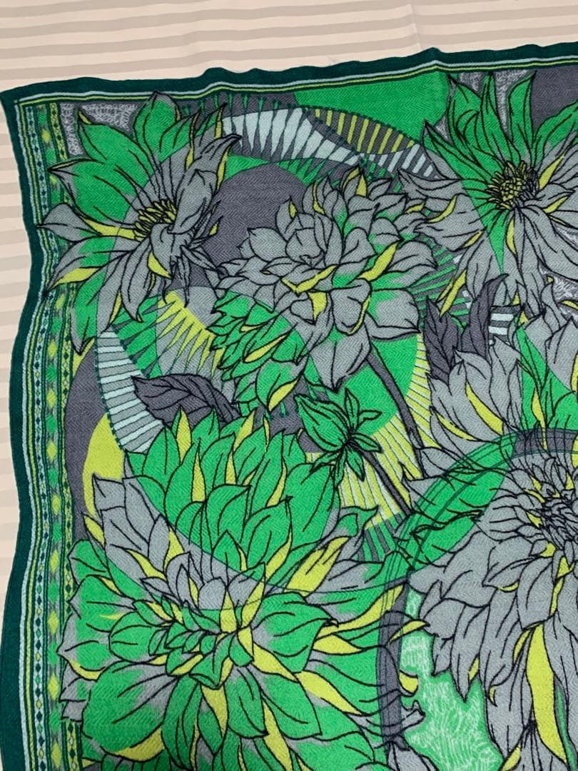 manipuri ウールシルクストールヘリンボーン織　ダリアロンド　ダリア柄