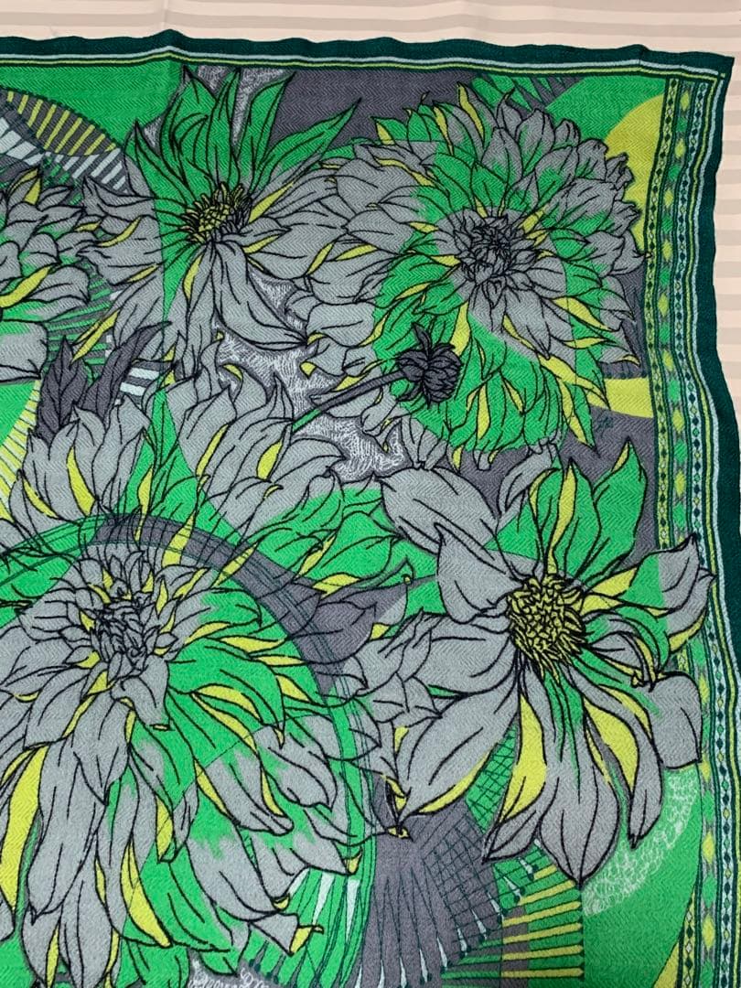 manipuri ウールシルクストールヘリンボーン織　ダリアロンド　ダリア柄