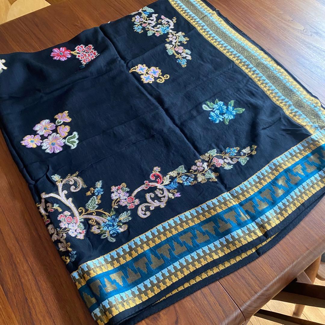 ETRO エトロ 刺繍入り 大判 ストール 花モチーフ イタリア製