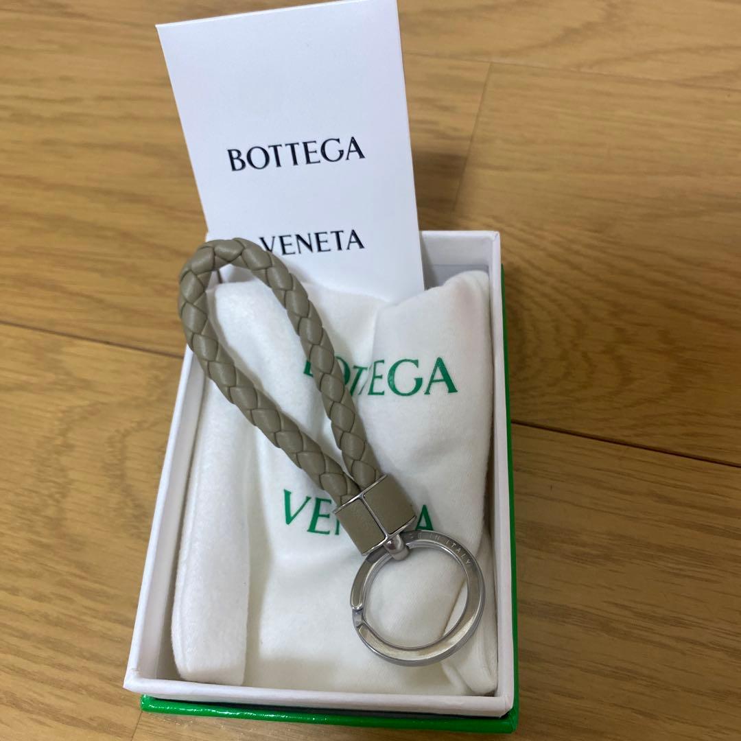 新品！お値下げ！Bottega Veneta編み込みレザーキーリング　ベージュ