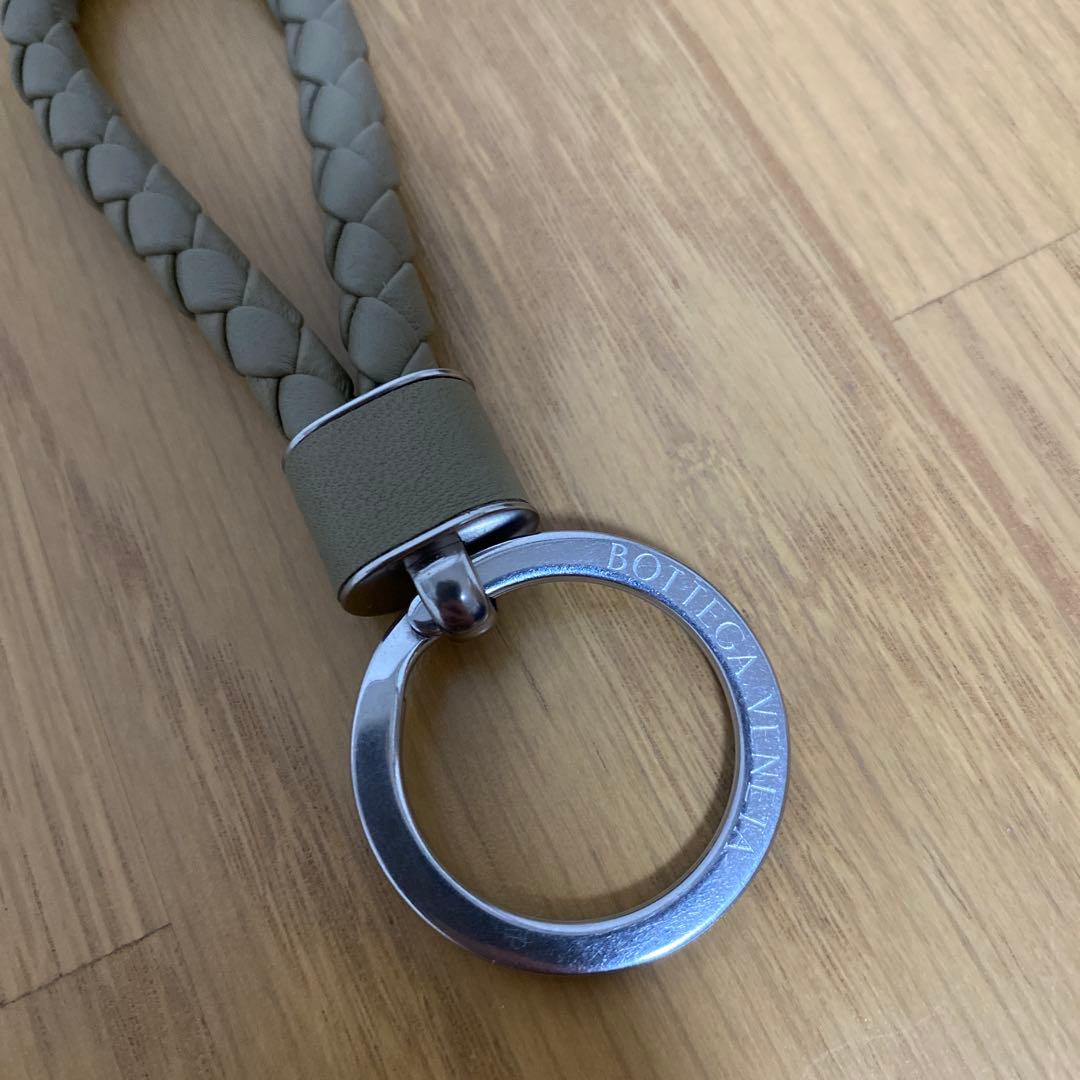 新品！お値下げ！Bottega Veneta編み込みレザーキーリング　ベージュ