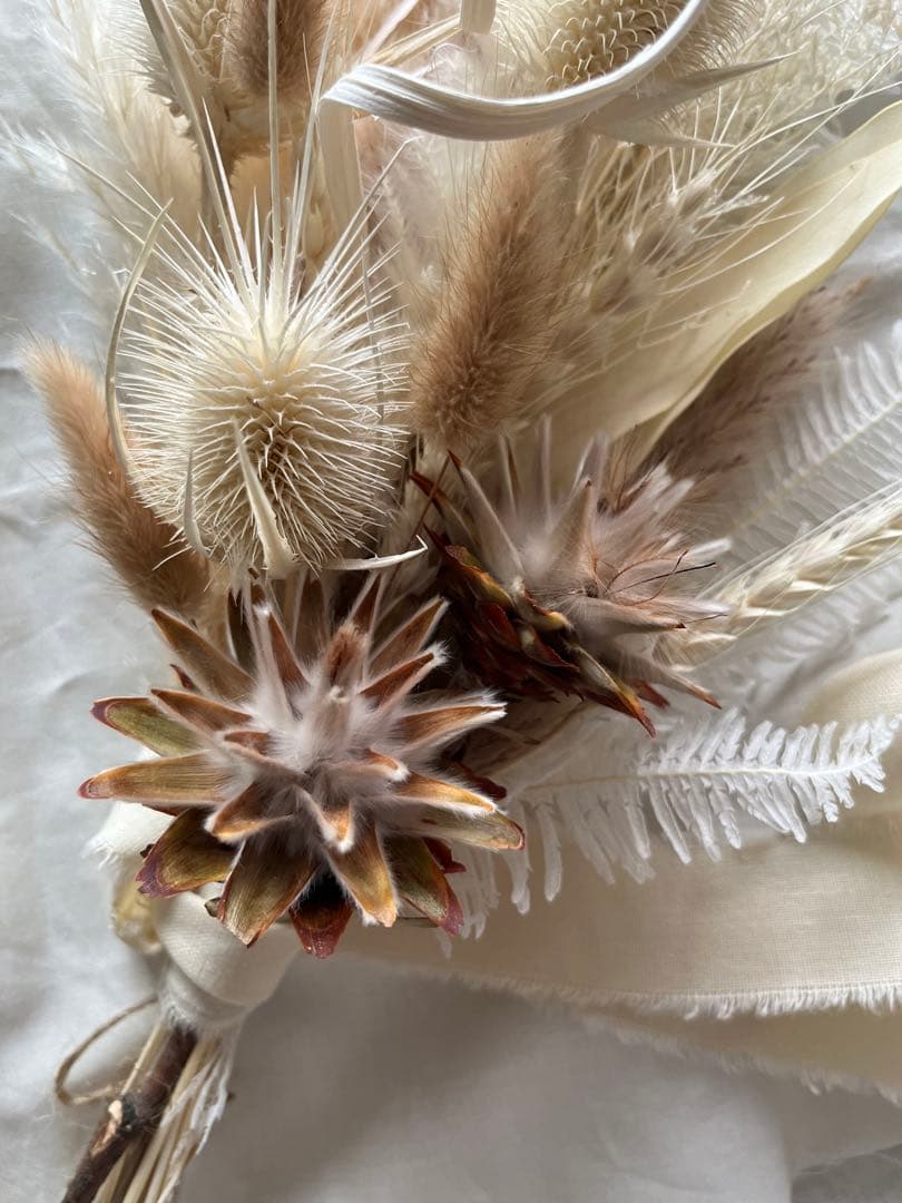 パンパスグラスとプルモサムのナチュラル色したネイティブスワッグ