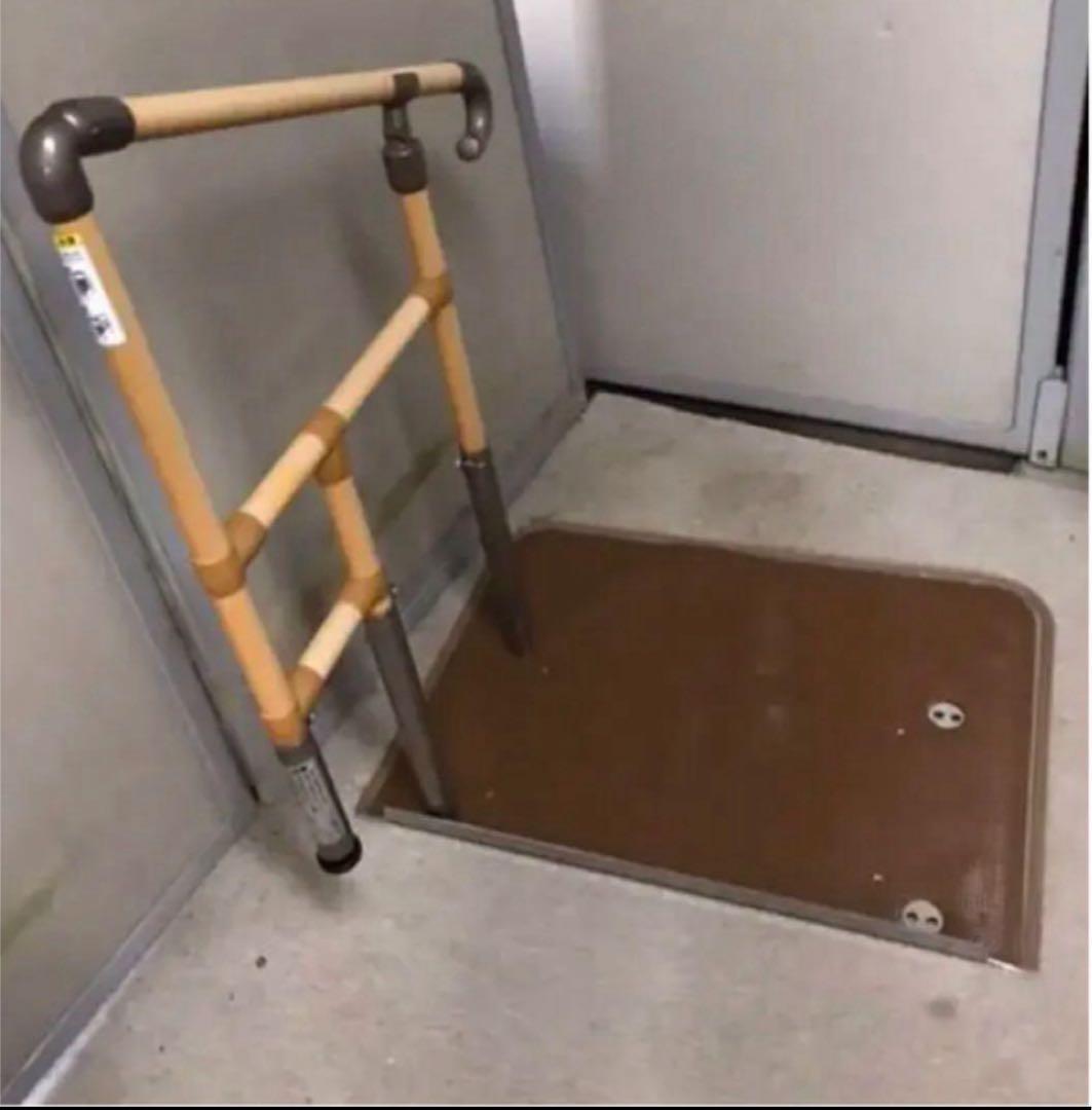 手すり　玄関あがりかまち手すり　片手　ステップ台無し　中古品