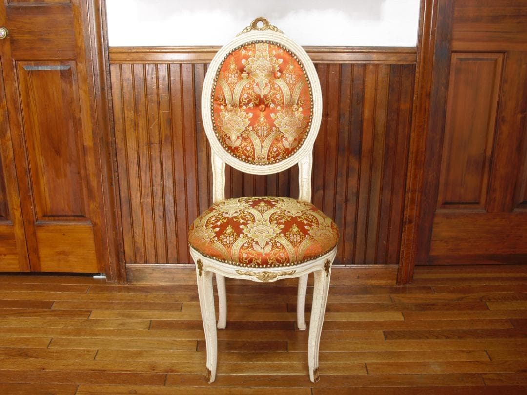 ②イタリア製ホワイトクラック塗装 姫椅子☆猫脚・ボタン留め・真鍮鋲打ち☆張替済み