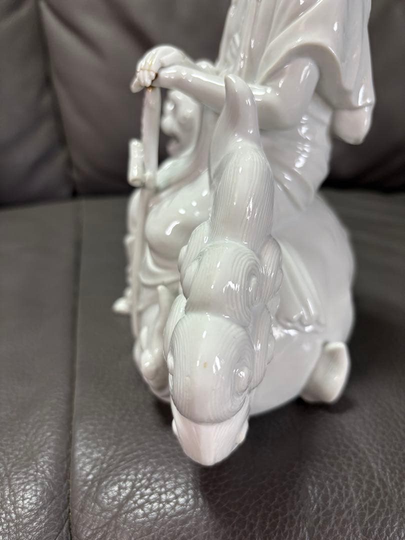 獅子　置物　獅子に乗った観音様