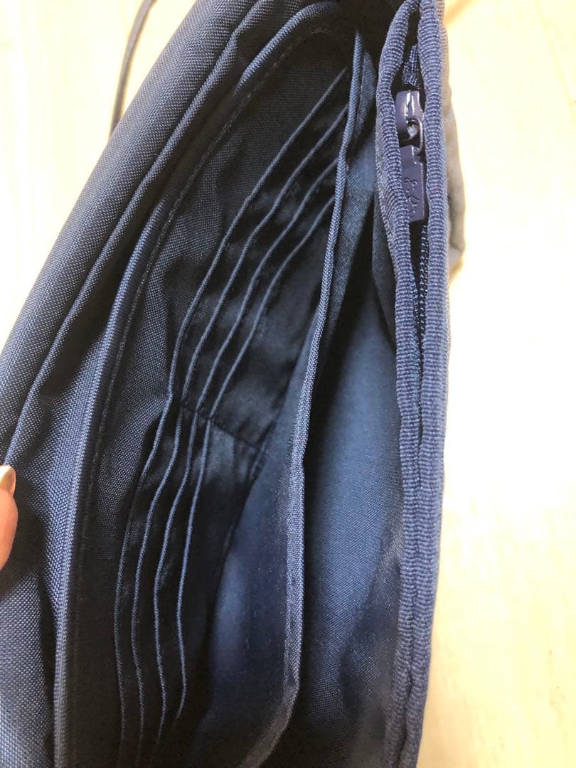 ファミリア　ウォレットポシェット 美品