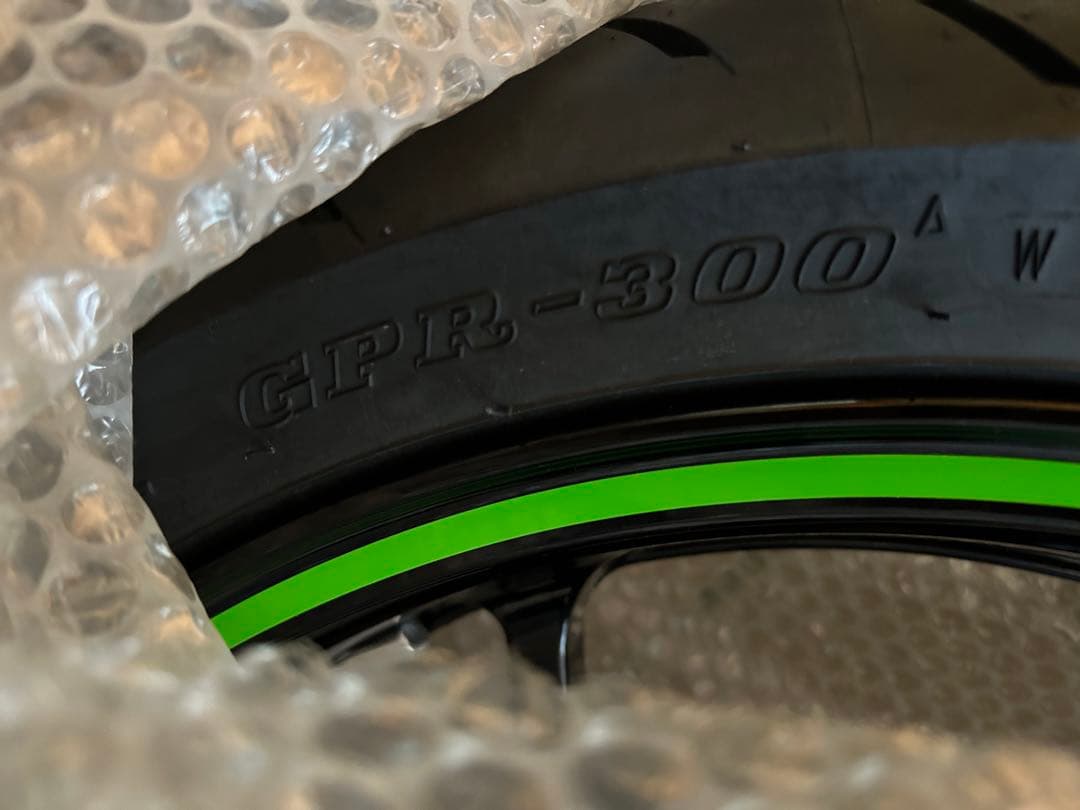 zx25r se 純正リアホイール、タイヤ