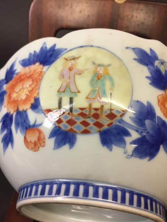 古い深川製磁の 花卉人物色絵 大鉢  明治期
