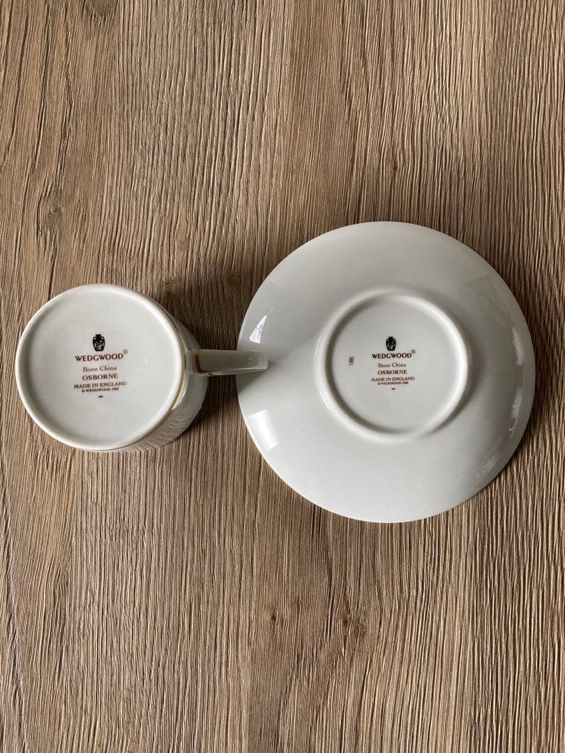 ウェッジウッド オズボーン　カップ&ソーサー４客＆シュガーポットのセット