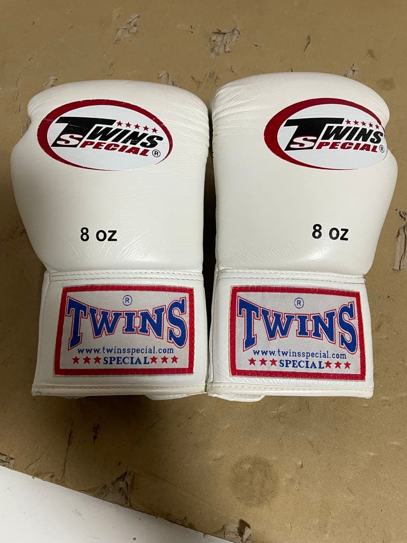 TWINS SPECIAL ボクシンググローブ　 8oz 紐式　本革　ホワイト