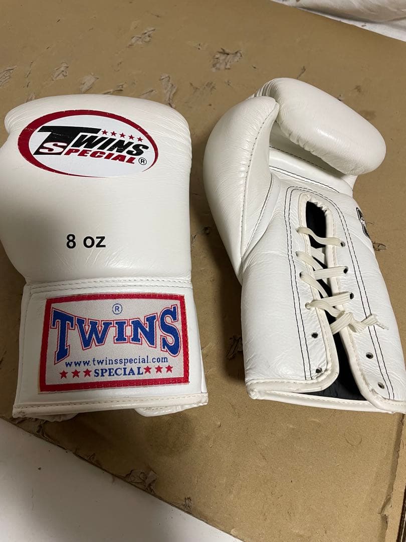 TWINS SPECIAL ボクシンググローブ　 8oz 紐式　本革　ホワイト