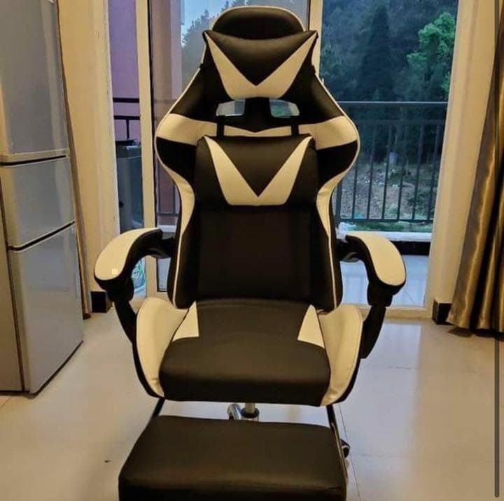 ゲーミングチェア　デスクチェア　リクライニング　オットマン　動画配信　ポコチャ
