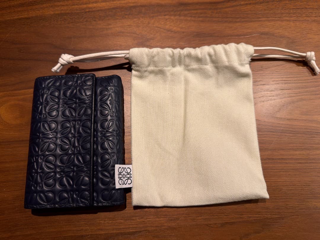夜セール　LOEWE 財布　三つ折り　リピートアナグラム