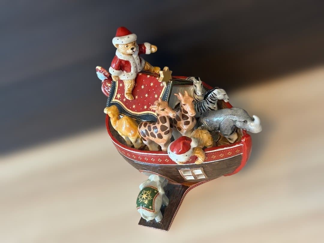 サンタと動物の船型クリスマス飾り