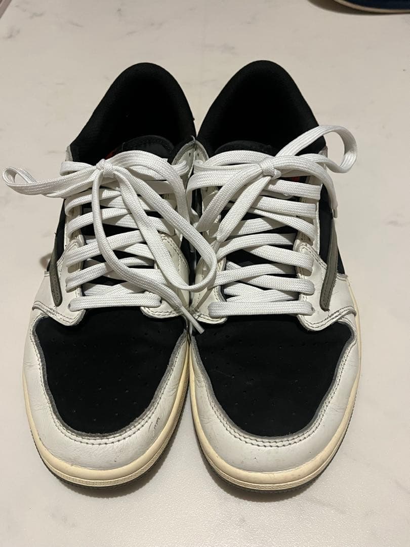 トラヴィス・スコット × ナイキ エアジョーダン1 ロー ミディアム オリーブ