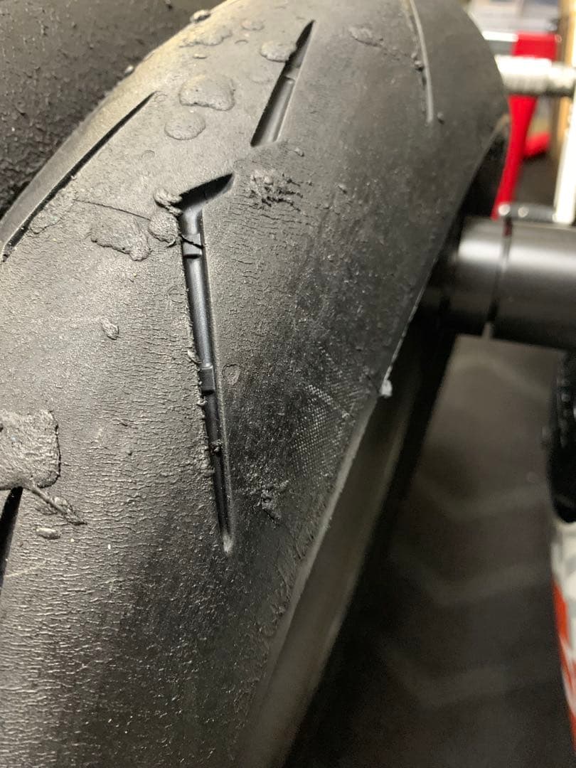 ピレリ　ディアブロスーパーコルサV4前後セット（110/140）