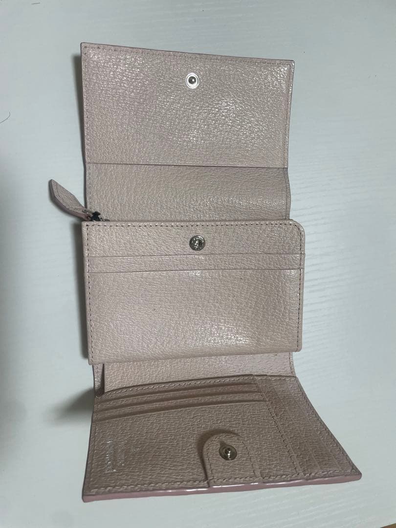 ヴィヴィアンウェストウッド　ピンク レザー 三つ折り財布 メタルロゴ
