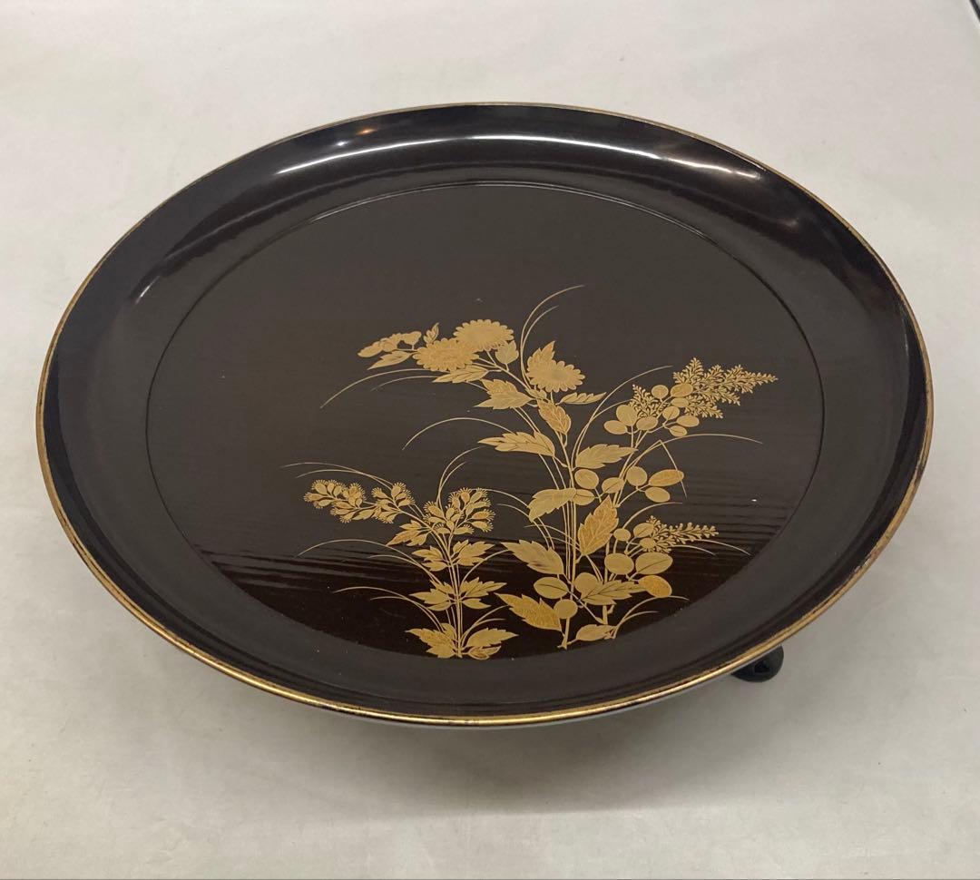 B541b 黒漆塗「三足秋草図菓子盆」桐箱付　作者不詳　時代不祥　時代物