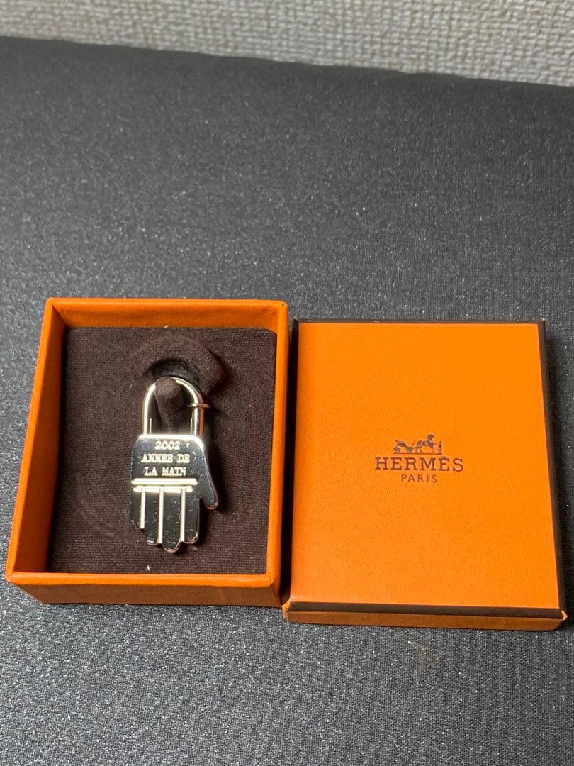 HERMES 2002 ANNÉE DE LA MAIN キーホルダー　カデナ