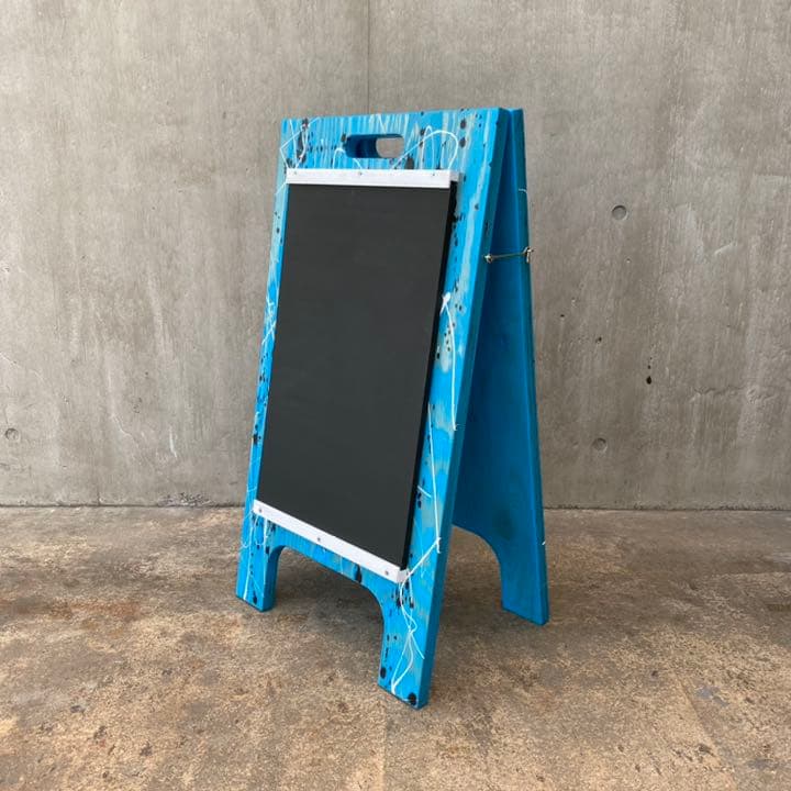 青いストリート立看板(板付)　24mm合板 (高さ82cm幅44cm)