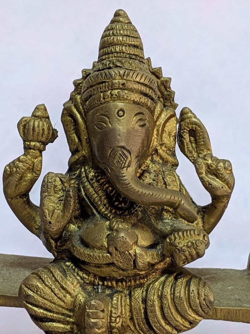 夢を叶える密教神ガネーシャ　真鍮製　ブランコに乗ってます