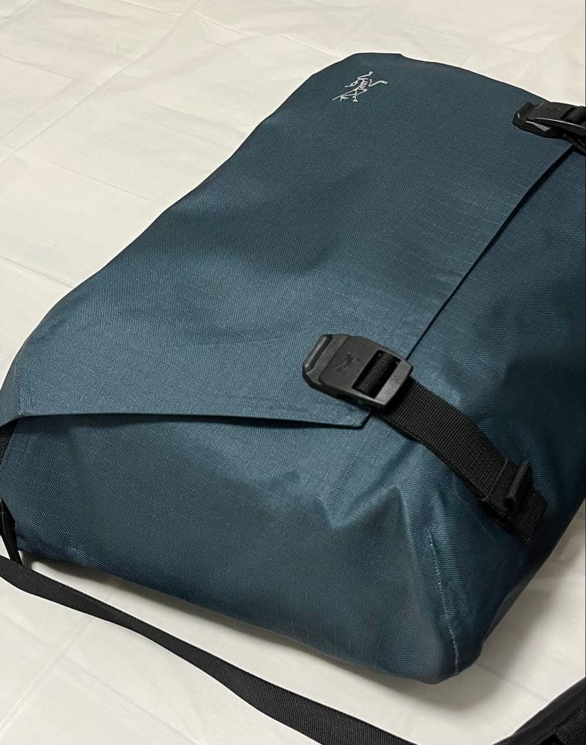 【ネイビー】ARC'TERYX Granville 10 Courier Bag