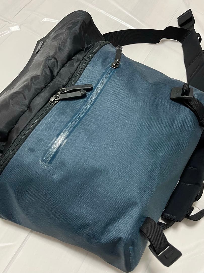 【ネイビー】ARC'TERYX Granville 10 Courier Bag