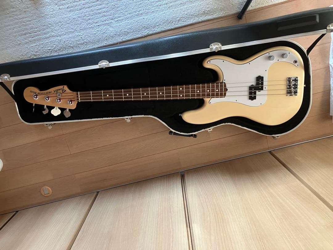 ベース Fender USA Precision Bass 70s FSR