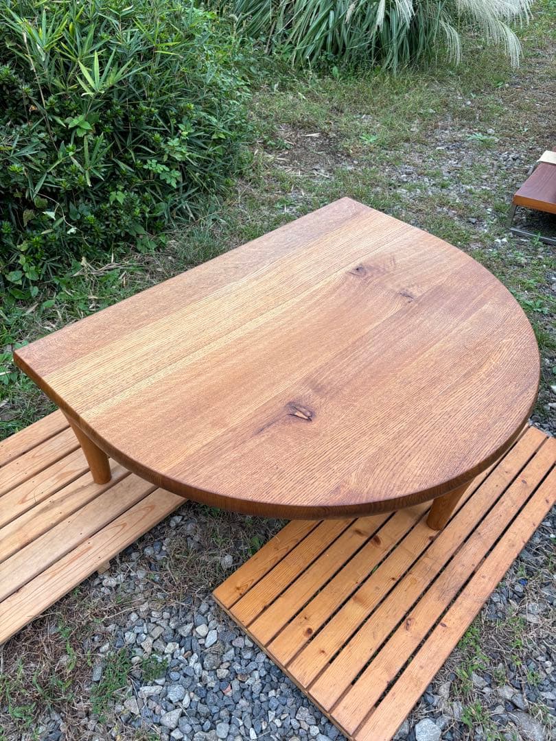 飛騨産業 キツツキ 森のことば オーク無垢材 節入り 半円形リビングローテーブル