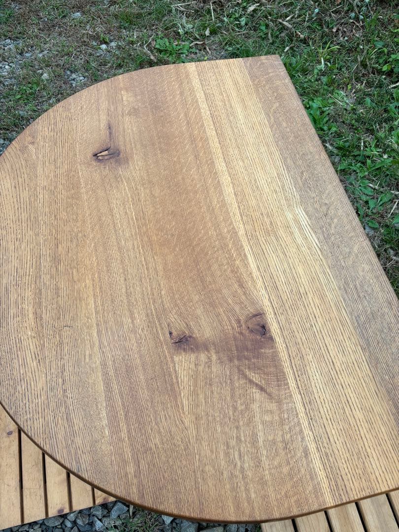 飛騨産業 キツツキ 森のことば オーク無垢材 節入り 半円形リビングローテーブル