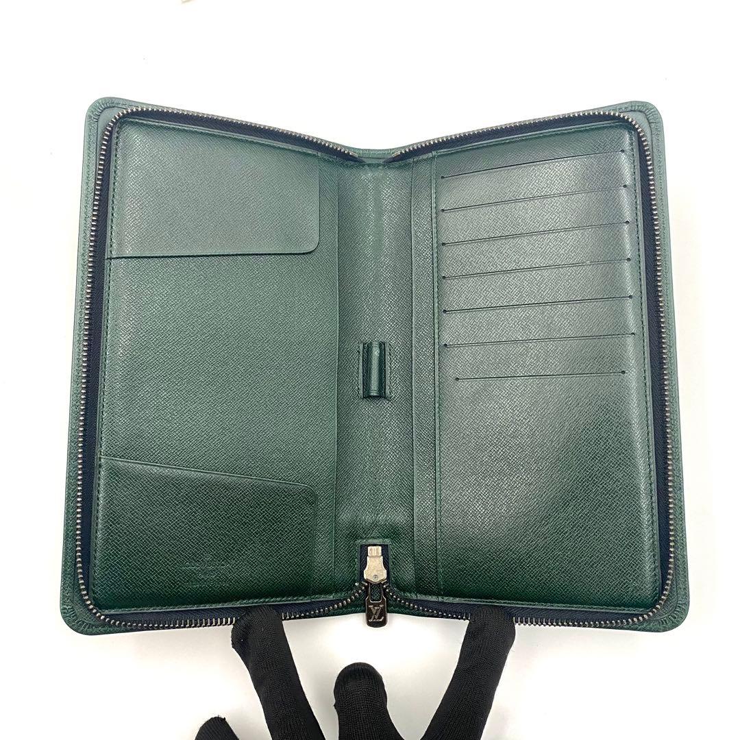 ルイヴィトン タイガ ラウンドファスナー トラベルケース パスポートケース 緑系