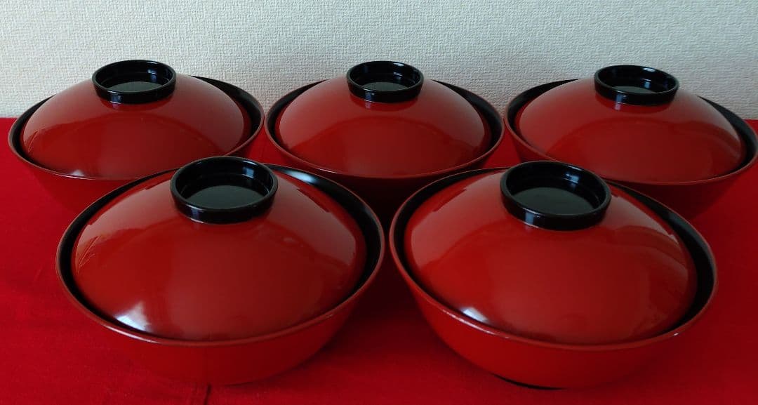 赤と黒の蓋つき煮物椀セット　輪島塗