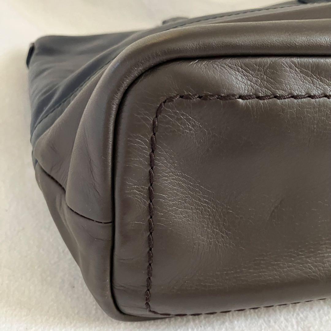 BALLY バリー トートバッグ A4収納 レザー　ビジネス　肩掛け　チャーム