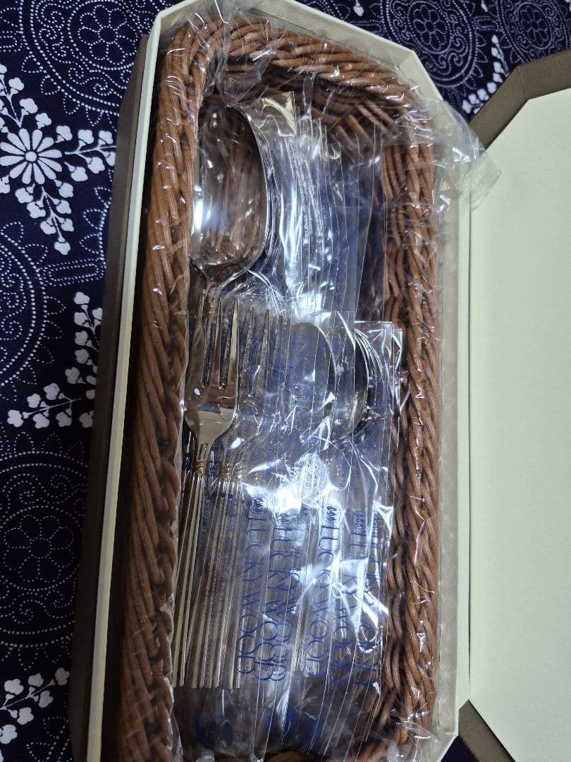 LUCKYWOOD ステンレス カトラリーセット 20pc　バスケット付き