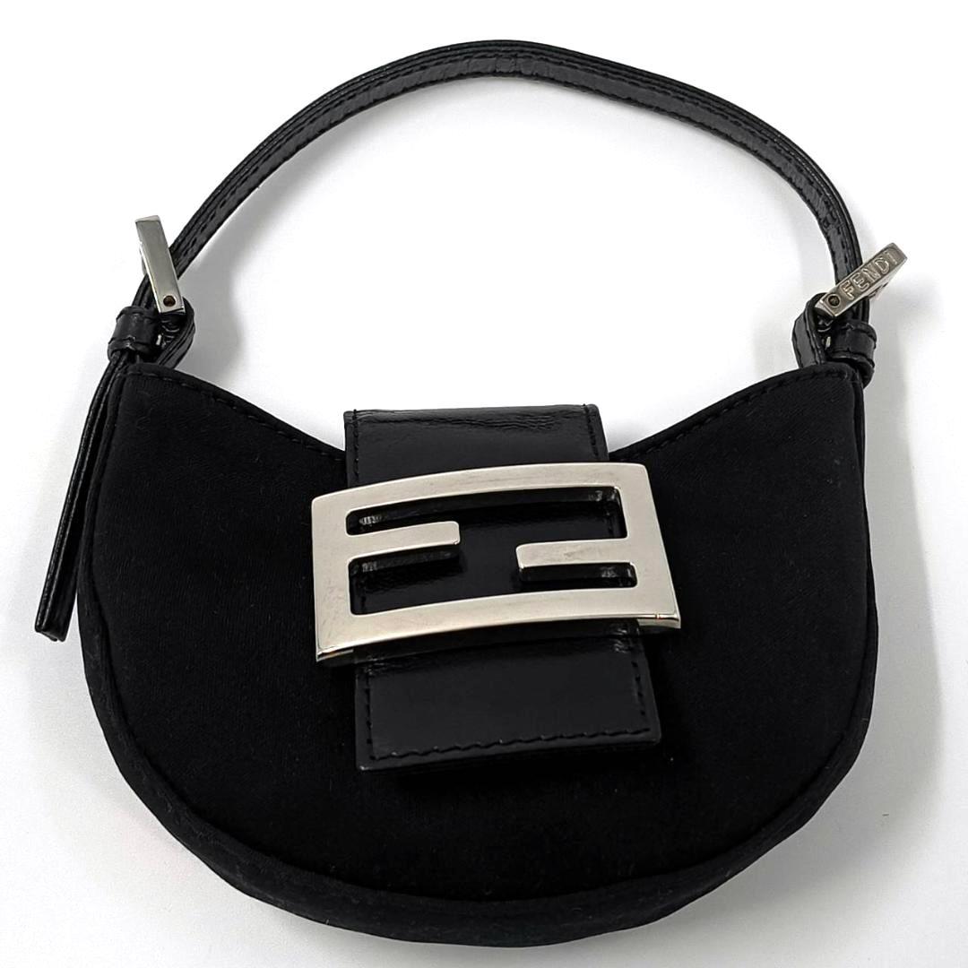 極美品 希少✨️フェンディ マンマ マイクロ クロワッサン アクセサリーポーチ