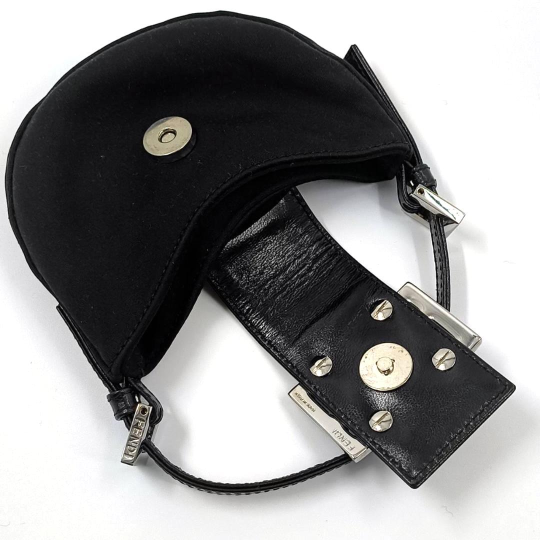 極美品 希少✨️フェンディ マンマ マイクロ クロワッサン アクセサリーポーチ