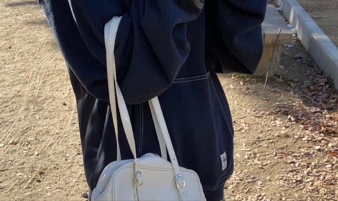 stussy contrast stitch label パーカー　ネイビー