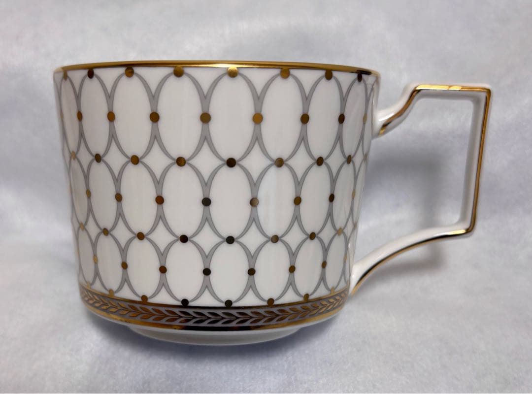 ルネッサンスグレイ ティーカップ&ソーサー と15cmプレート