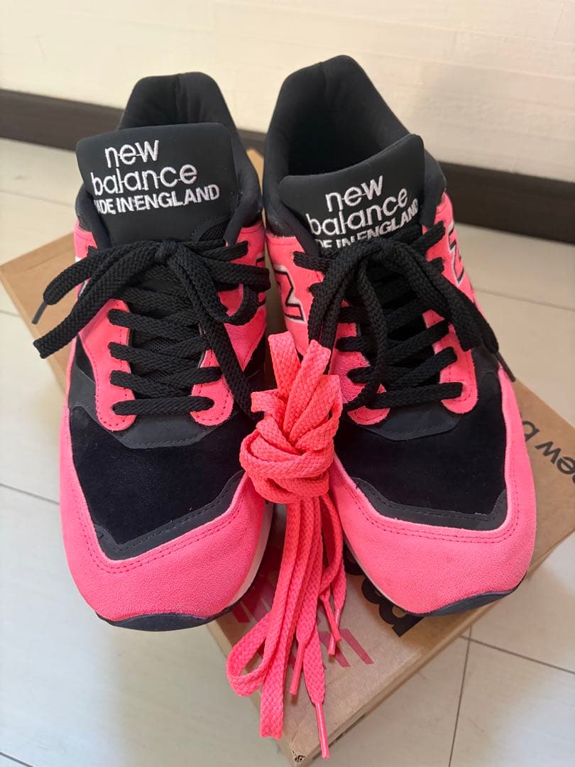 UK製M1500NENブラックxネオンピンク27.5cmスウェード　正規品