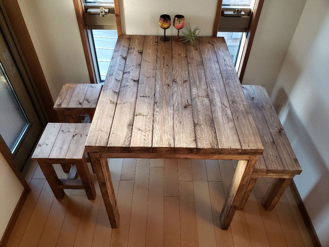 momocanjuiceさん140×72ダイニングテーブル 無垢材