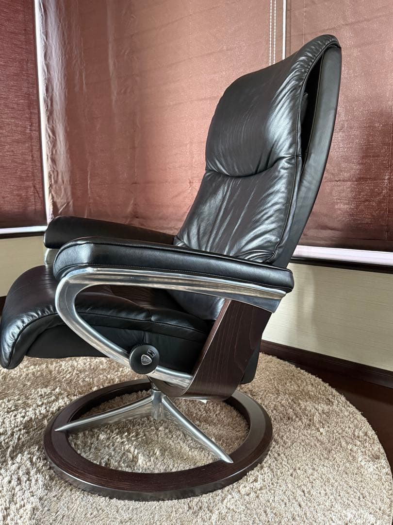 ストレスレスチェア 黒レザーリクライニングチェア