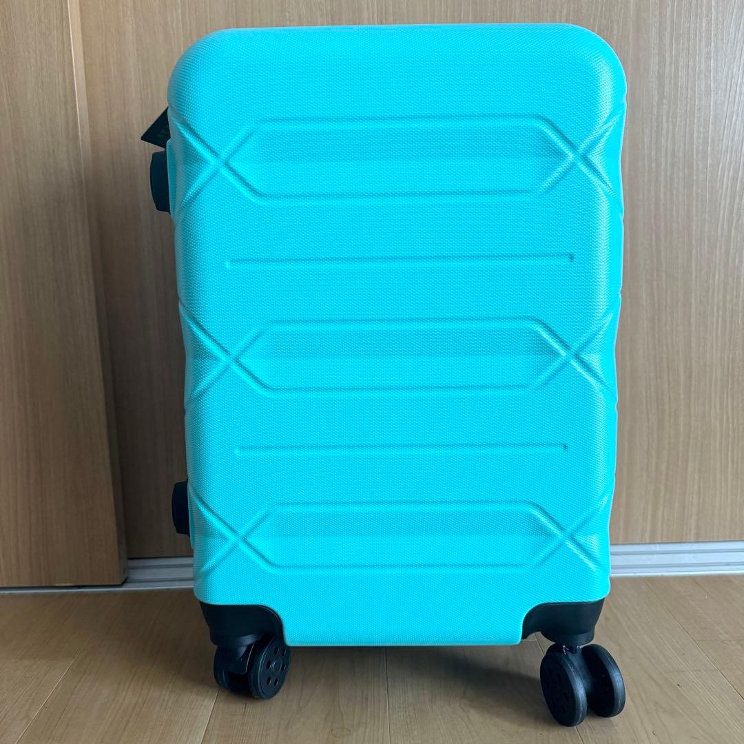新品タグ付き機内持ち込みスーツケース