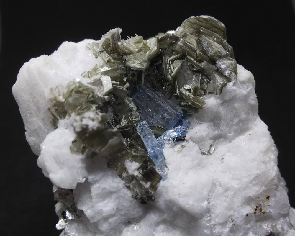 326 宝石質 クラスター アクアマリン モスコバイト 標本 結晶 原石