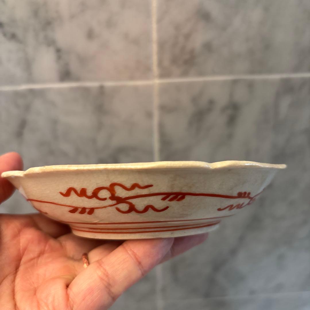 九谷焼アンティーク江戸後期　手描きの鶴や雲、幾何学模様が芸術的な九谷焼の赤絵