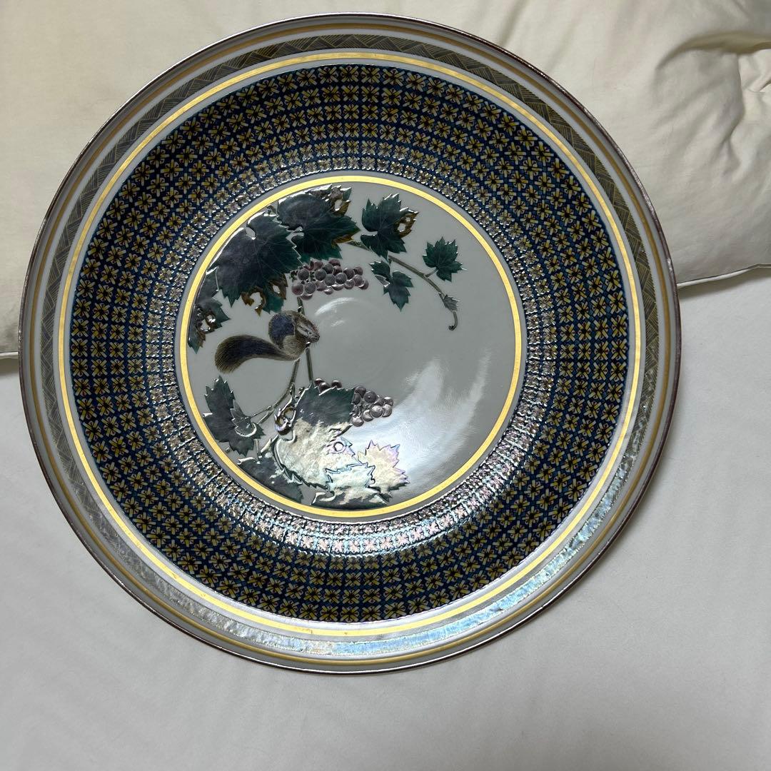 リスとブドウの陶磁器皿　武腰泰山