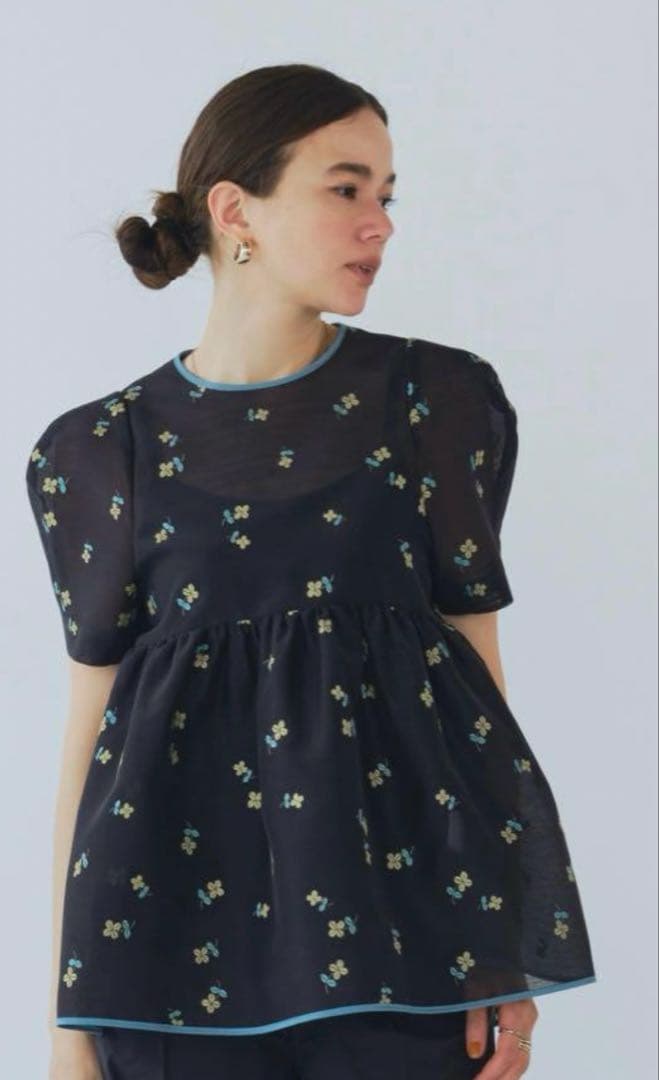 専用yori ラメクローバーパフブラウス　size36